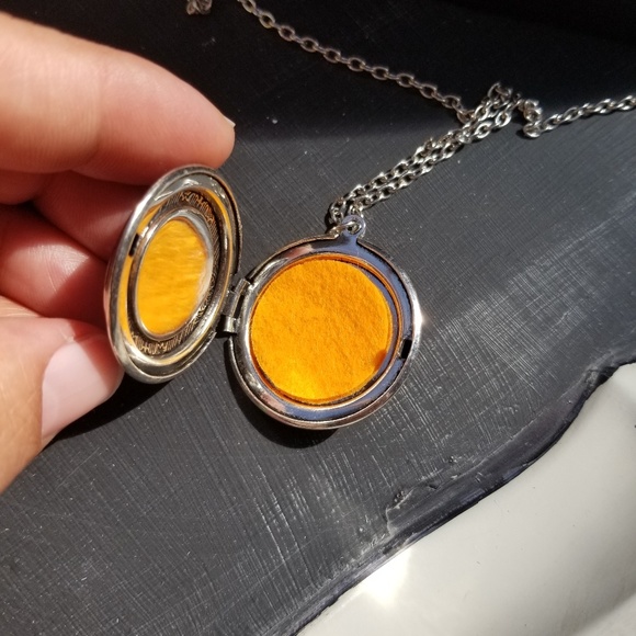 Om Locket Necklace for essential oil diffuser - Picture 3 of 4